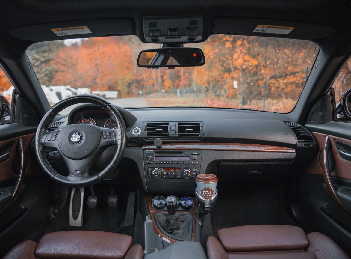 pexels-kipras-zabeliauskas-3086277@2x interior of car