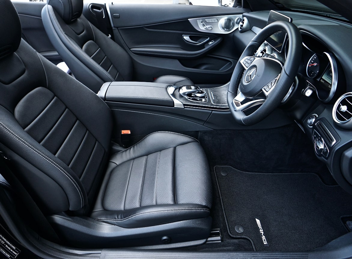 pexels-mike-1104768@2x inside of car