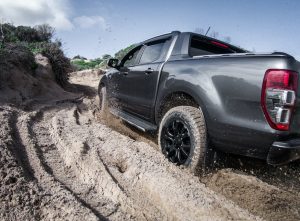 shutterstock_1506594749@2x car driving on sand
