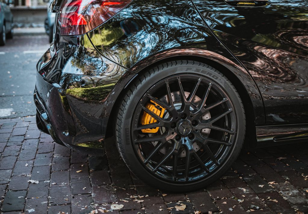 adam-niescioruk-rJkEjDv8HRQ-unsplash2 Wheel of Black Car
